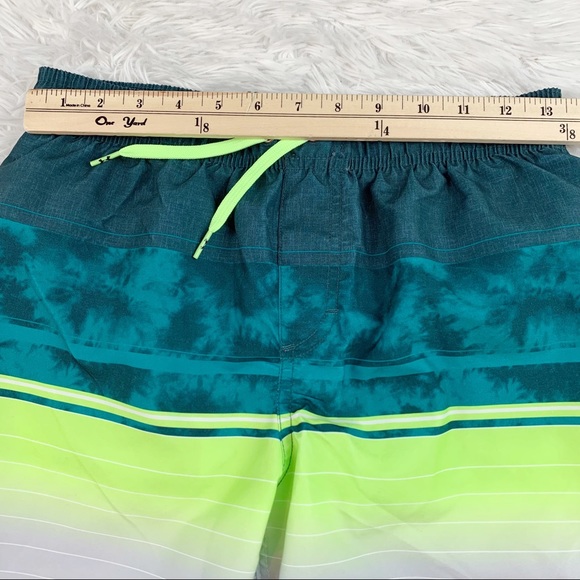 Under Armour New boy's XL striped board short swim trunks - Picture 6 of 8